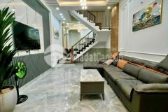 Nhà đẹp mặt phố trần thái tông. dt 35m24t.kinh doanh chỉ 17.5 tỷ. 0962745289.