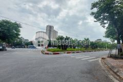 Bán đất phân lô phố cổ linh, mặt đường 4 làn xe, 1 bước ra aeonmall, 2 bước sang hà nội.