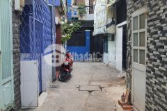 Bán đất tặng nhà vị trí đẹp cmt8 quận 10 4,5x8m giá 4,6 tỷ.