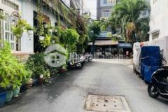 Ccvb nhà 27m2 trệt lầu 3 phòng đường 28