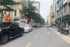 Bán nhà ngõ 45a võng thị, 2 thoáng, gần hồ, dt 70m2, 5 tầng, mt 4.5m. giá 21.6 tỷ