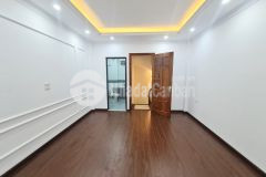 Bán gấp nhà trung kính 40m2 5 tầng ở luôn