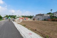 Đất giáp ql13 và ubnd thành phố dân hiện hữu