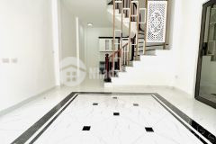 Nhà ngay chợ thạch bàn 40m2 xây 5 tầng, ô tô 7 chỗ vào chỉ 3.8 tỷ