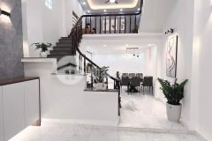 Cầu giấy nhà đẹp ở ngay 42m 5 tầng 4.5 tỷ