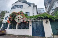 Biệt thự view hồ bồ đề, quanh năm thoáng mát, cực hiếm.