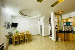 Cần bán nhà thụy khuê với giá 5,xx tỷ ngõ thông ba gác đỗ cửa dt 60m2 cách phố 20m