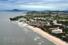 Bán lô đất 8400m2 sau ủy ban xã bình tân, đối diện là farm bình sơn, sổ hồng riêng