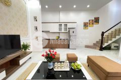 Bán nhà giải phóng diện tích35mx 5 tầng, mặt tiền 3,3 m. kinh doanh tốt, ô tô đỗ cửa.