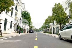 Bán biệt thự ngọc trai gia lâm mặt tiền 8m sân vườn bao quanh 95m2