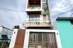 Nhà đẹp 3 tầng sân thượng mặt tiền đường cầu bè nối dài xã vĩnh thạnh.