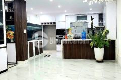 Bán gấp nhà cạnh quận ủy hà đông. ôtô đỗ cửa. 10m ra ôtô tránh vỉa hè. 5 tầng 4.3 tỷ