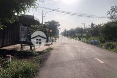 Bán đất mặt tiền nhựa dh704, 24m ngang và 100 thổ cư, sổ hồng riêng, thích hợp kinh doanh.