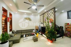 Bán nhà 42m2, 5 tầng đường lạc long quân, ngõ thông, gần chợ, trường học. lh 0967356298.