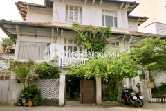 Bán biệt thự cổ quận 3, mt tú xương, dt 220m2 đất, 3 tầng, sân đậu oto rộng