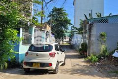 Ngay trường thcs hoa lư. bé xinh xinh đang cho thuê 7 triệutháng xe hơi đậu ngay cửa nhà trun