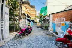 Cho thuê nhà mới trục chính hẻm đường 3 tháng 2, 2 phòng ngủ có máy lạnh, giá rẻ