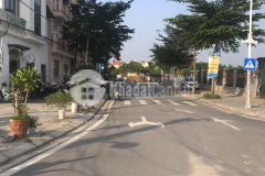 Bán đất trung tâm quận ủy bắc từ liêm dt 73m2 đường ô tô tránh đối diện là công viên0977699899