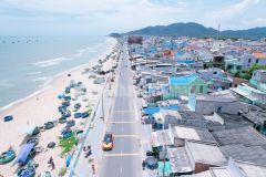 Nhà cấp 4 hai mặt tiền thông thoáng. bờ kè phước hải. đất đỏ.