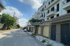 Con môt căn hai phat ơ trung tâm gia lâm, măt quay ra khu đô thị.