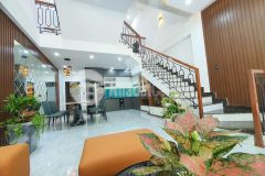 Chỉ 71trm2 nhà đường nguyên hồng q. bình thạnh, nội thất vip dt100m2 nở hậu mt gần 6m.