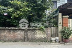 Cần bán gấp 83m đất 2xtỷ ôtô vào đất sổ đỏ vuông đẹp bắc cầu long biên