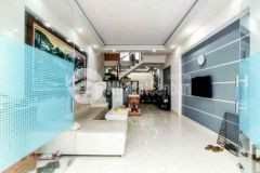 Căn nhà ô tô đỗ trước của cách nhà 50 m có gara