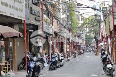 Cần bán nhà mặt ngõ thông ô tô tránh, kinh doanh đỉnh ngay đầu đình thôn, làm gì cũng tiện.