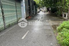 Bán gấp căn nhà 3 tầng chủ xây dự trắc chân tâm huyết. view vườn hoa.