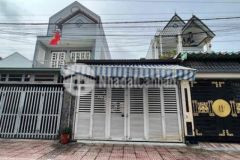 Bán nhà mặt tiền đường nhựa đối diện công viên ht1