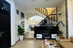 Cần bán nhà 65m2 đường đê la thành gần oto giá 5,7 tỷ cách mặt phố 50m