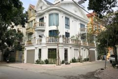 Bán biệt thự q.cầu giấy hà nội.nôi thất ốp gỗ.camera an ninh 2424