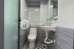 Can bán nhà 2 lầu thị trấn nhà bè hẽm xe hơi