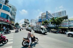 Nhỉnh 75trm2. nhà 4 mặt tiền đường. hàng xóm đầm sen park. 2.700m2