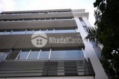 Bán tòa nhà văn phòng vuông vức cạnh ủy ban