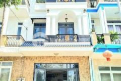 Nhà đẹp 1tr 2 lầu trục chính d10 lộ giới 3om