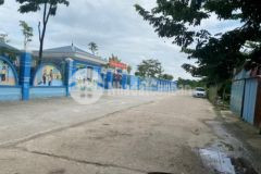 Đường rộng hơn 4m cách trườg mầm non vài bước chân