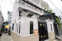 Quận 7 nhà còn mới nhà đang cho thuê ngang lớn 5m.