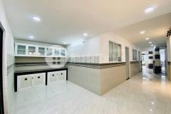 Nhà mới ở ngay 4 chỗ tới cửa ngang hơn 5m huỳnh tấn phát. call 0908414199