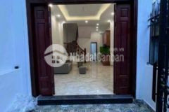 Bán nhà long biên 37m 5t sân cổng riêng chỉ 3 2 tỷ