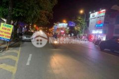 Hàng nóng hót hót mặt đường phan