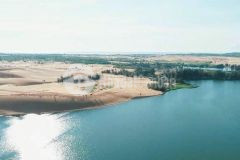 Đất ở tại ven biển. không dính quy hoạch bờ kè. vừa nghỉ dưỡng vừa đầu tư. shr. có nhiều pttt. lh tô