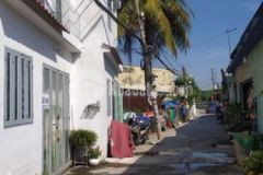 Nhà mặt tiền đường cầu giao khẩu ngã tư ga