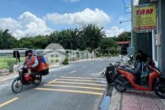 Nhà cũ mặt tiền đường xe tải