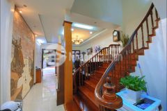 Bán nhà quận tây hồ, 81m2, phân lô, ô tô tránh, vỉa hè, kinh doanh tốt, giá 23 tỷ.