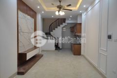 Cưc hiêm ban nhà mới đẹp đây đu công năng, ngõ thẳng tắp tai phô trân cung