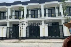 Sở hưu ngay nhà phố liền kề với chợ phú lạc