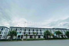 Nhà mtkd 1 trệt 2 lầu ngay trung tâm hưng long