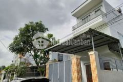 Nhà 1 trệt 2 lầu đường 5m còn mới nhánh dx 034