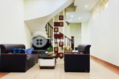 Nhà đẹp ở ngay trung tâm đống đa sổ vuông đẹp ô chờ thang máy 2 mặt thoáng vĩnh viễn